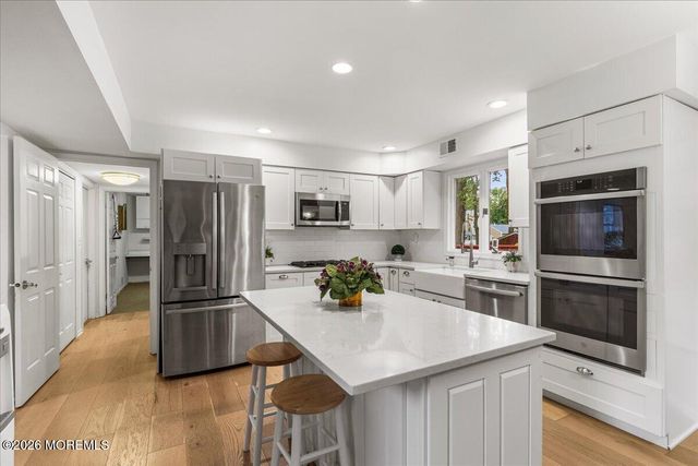 25 Winding Woods Way, Manalapan, NJ 07726