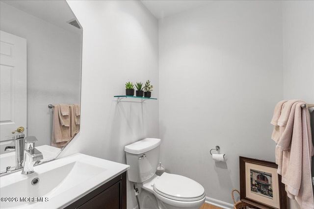 25 Winding Woods Way, Manalapan, NJ 07726