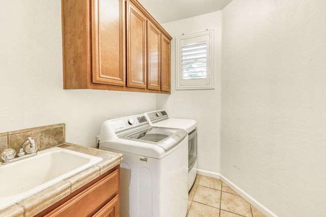 7206 E Dayton Avenue, Fresno, CA 93737