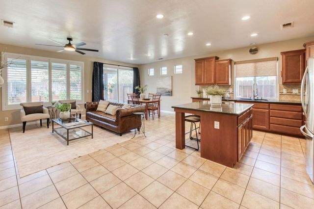 7206 E Dayton Avenue, Fresno, CA 93737