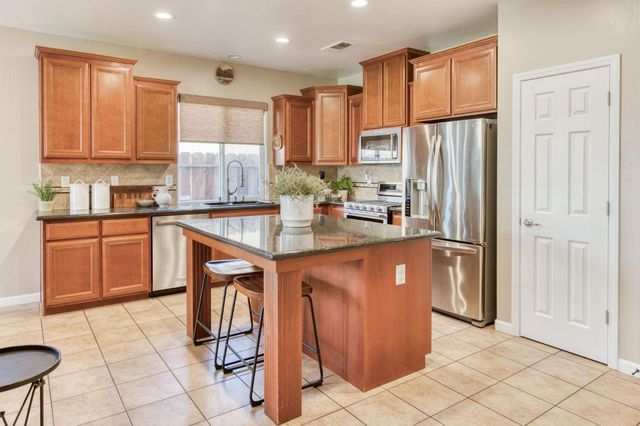 7206 E Dayton Avenue, Fresno, CA 93737