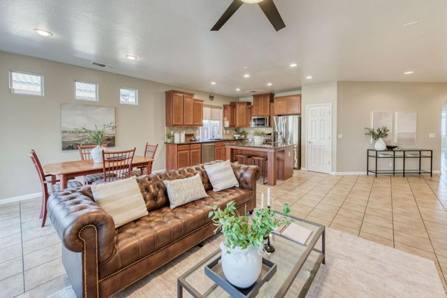 7206 E Dayton Avenue, Fresno, CA 93737