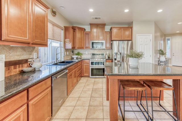 7206 E Dayton Avenue, Fresno, CA 93737