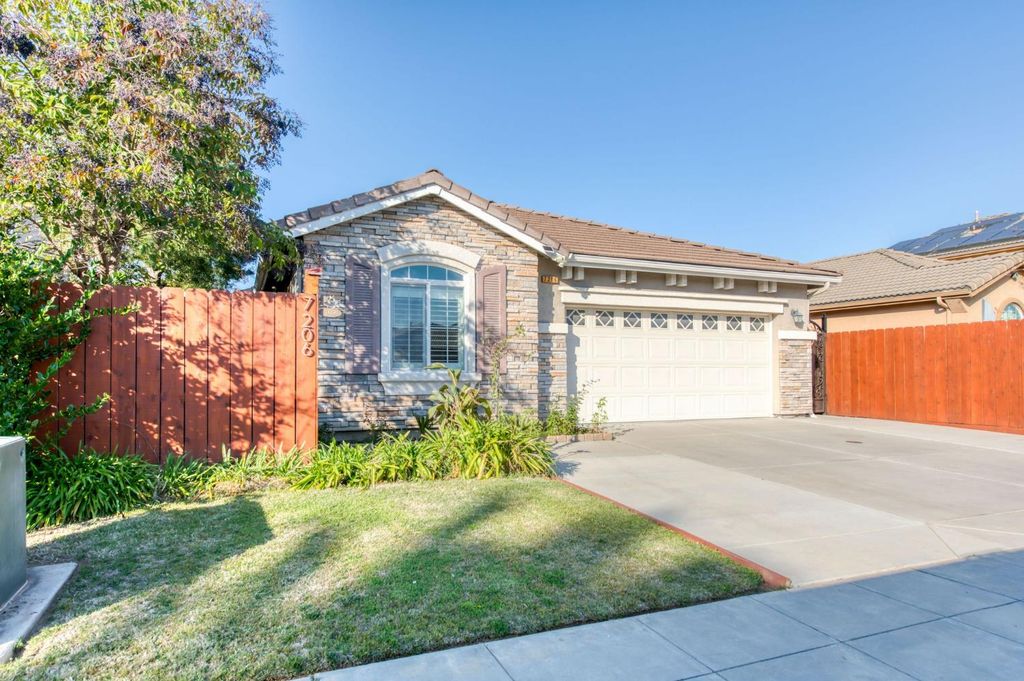 7206 E Dayton Avenue, Fresno, CA 93737