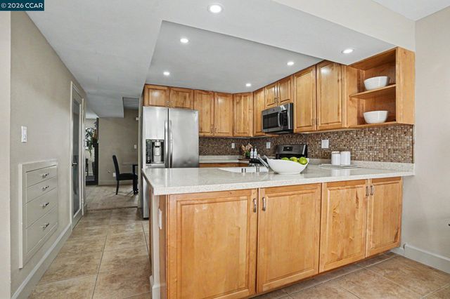 210 Carob Ln, Alameda, CA 94502