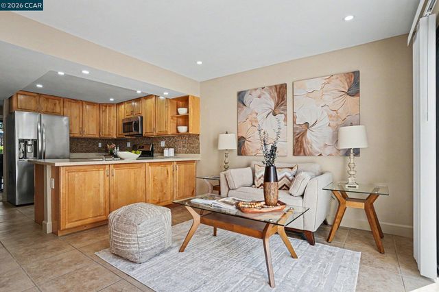 210 Carob Ln, Alameda, CA 94502