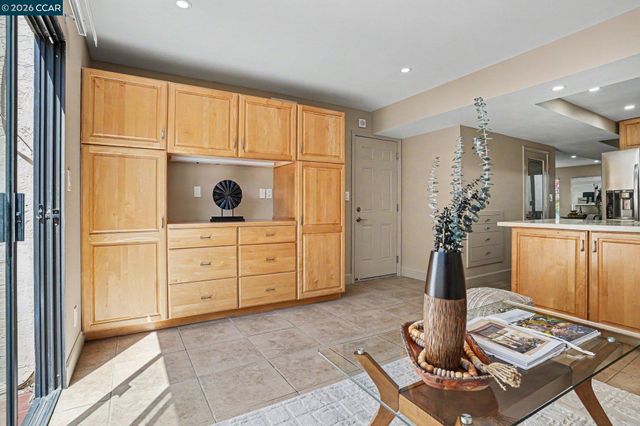 210 Carob Ln, Alameda, CA 94502