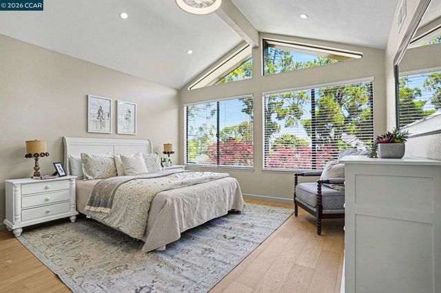 210 Carob Ln, Alameda, CA 94502