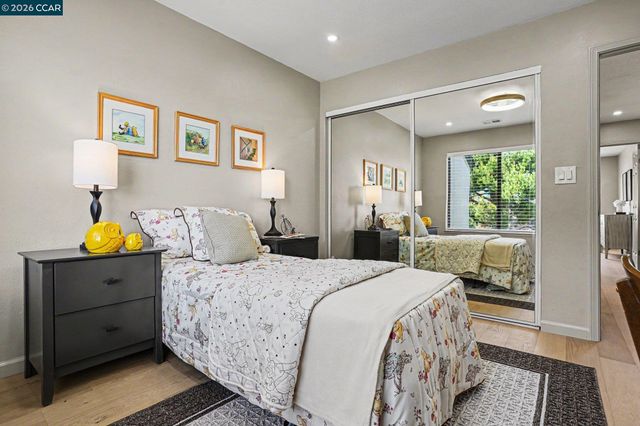 210 Carob Ln, Alameda, CA 94502