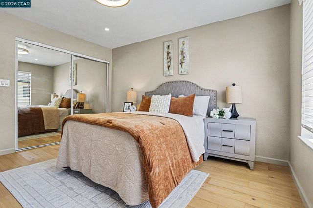 210 Carob Ln, Alameda, CA 94502