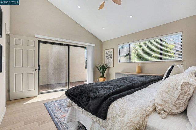 210 Carob Ln, Alameda, CA 94502