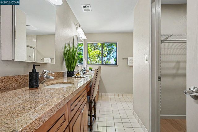 210 Carob Ln, Alameda, CA 94502