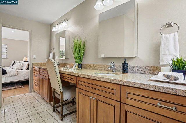 210 Carob Ln, Alameda, CA 94502
