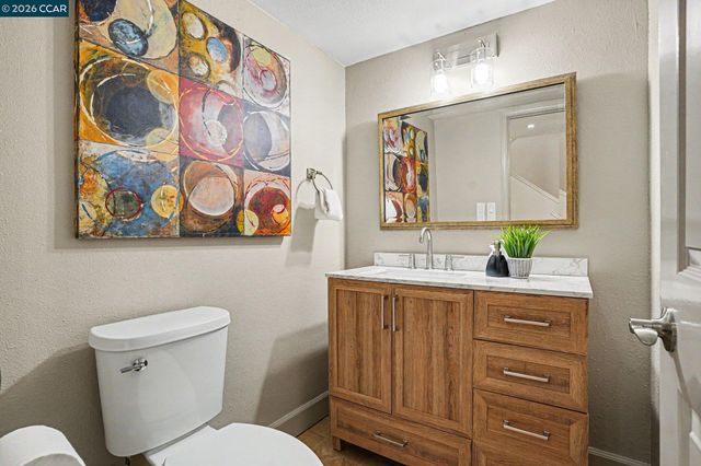 210 Carob Ln, Alameda, CA 94502