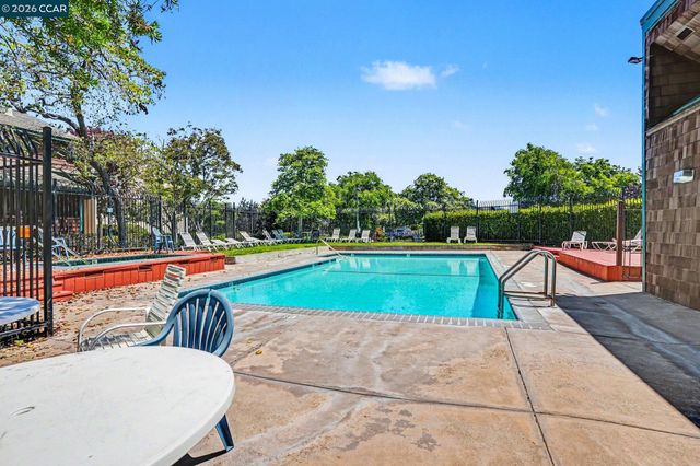 210 Carob Ln, Alameda, CA 94502