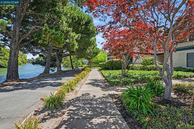 210 Carob Ln, Alameda, CA 94502
