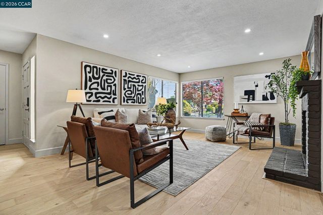 210 Carob Ln, Alameda, CA 94502