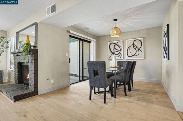 210 Carob Ln, Alameda, CA 94502