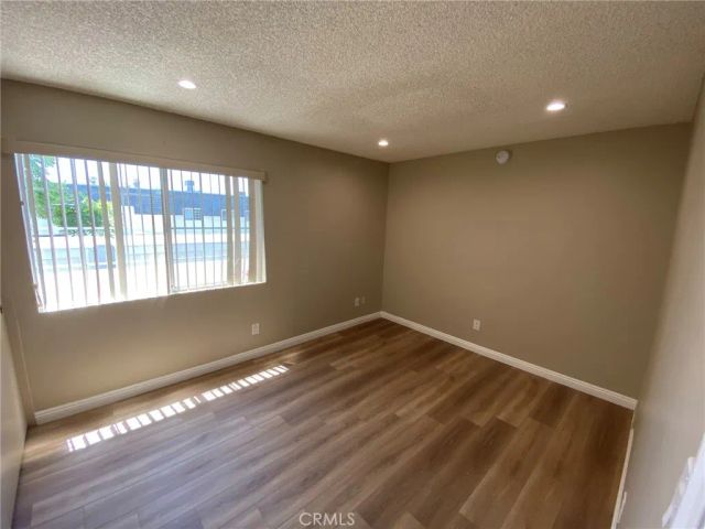19200 Haynes Street 4, Reseda, CA 91335