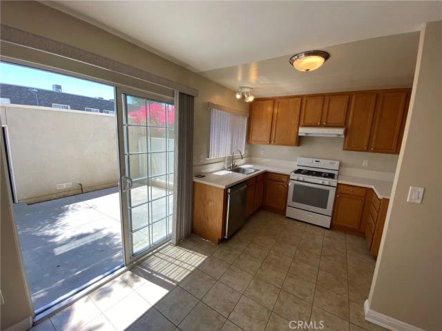 19200 Haynes Street 4, Reseda, CA 91335