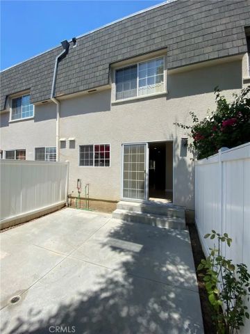 19200 Haynes Street 4, Reseda, CA 91335