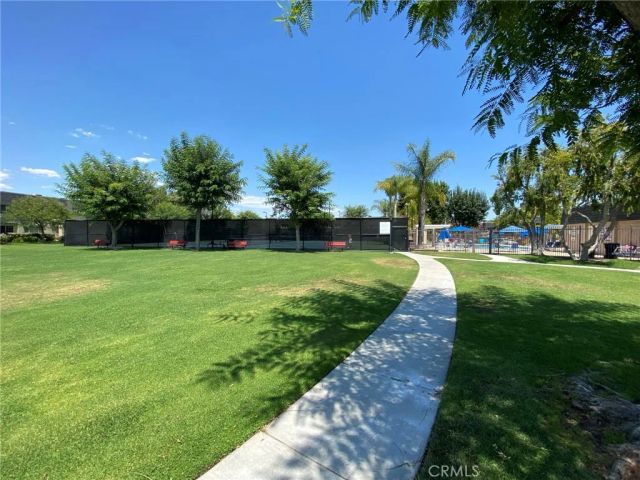 19200 Haynes Street 4, Reseda, CA 91335