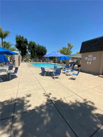 19200 Haynes Street 4, Reseda, CA 91335