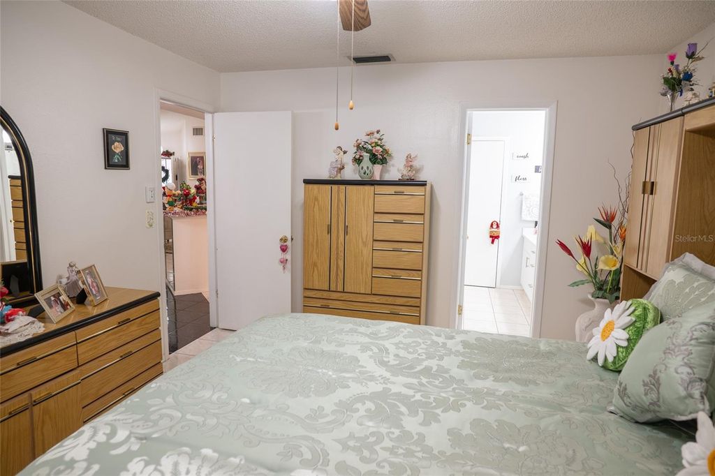 Image 17 of property listing at 6021 LEMON TREE COURT, Tampa, FL 33625