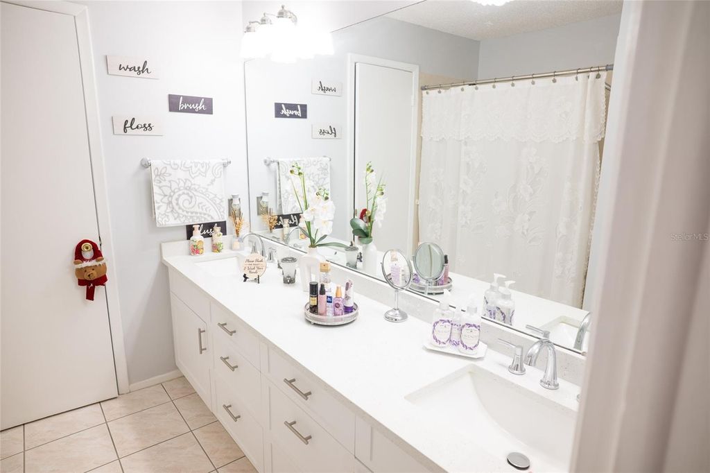 Image 19 of property listing at 6021 LEMON TREE COURT, Tampa, FL 33625