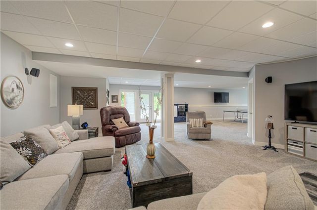 9519 N Lane Avenue, Kansas City, MO 64157
