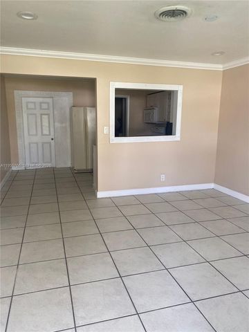 9438 SW 51st St, Cooper City, FL 33328