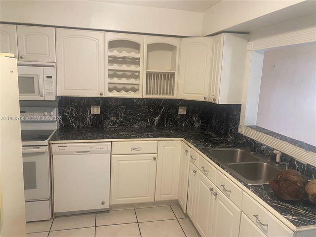 9438 SW 51st St, Cooper City, FL 33328