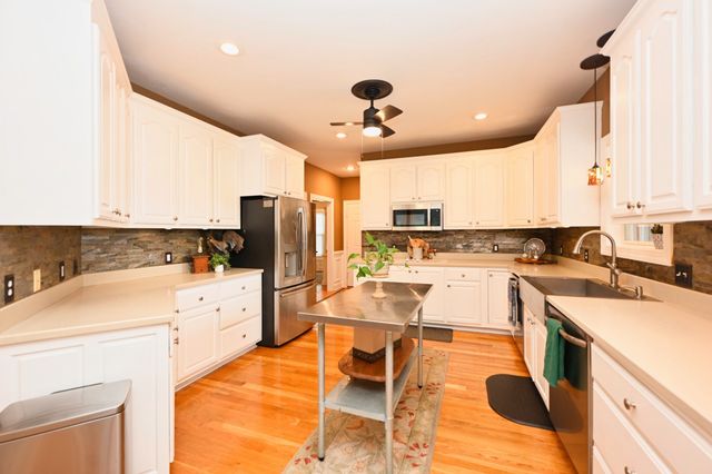 107 Greenfield Ln, Castalian Springs, TN 37031