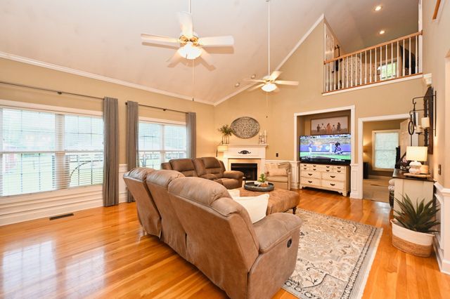 107 Greenfield Ln, Castalian Springs, TN 37031