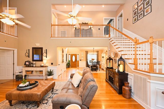 107 Greenfield Ln, Castalian Springs, TN 37031