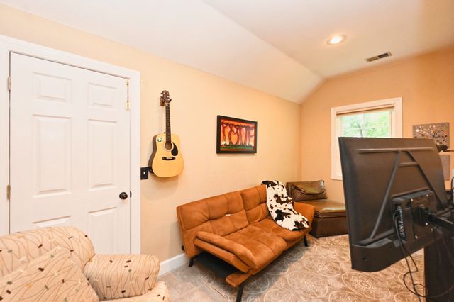 107 Greenfield Ln, Castalian Springs, TN 37031
