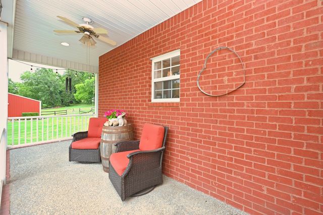 107 Greenfield Ln, Castalian Springs, TN 37031