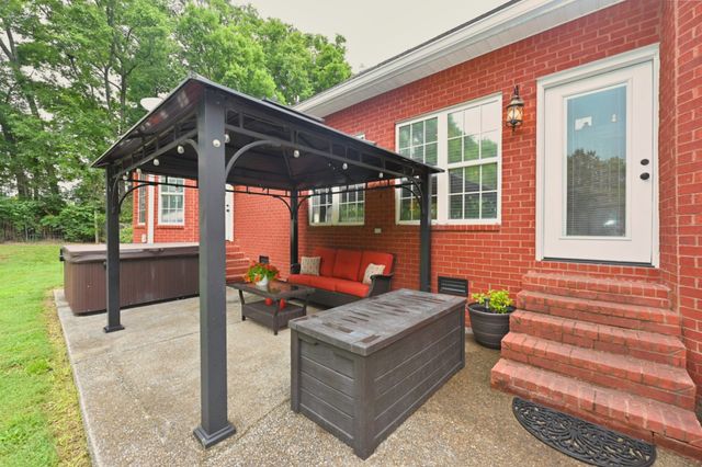 107 Greenfield Ln, Castalian Springs, TN 37031