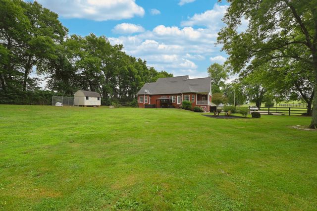 107 Greenfield Ln, Castalian Springs, TN 37031