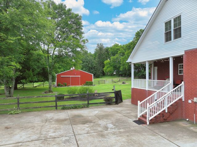 107 Greenfield Ln, Castalian Springs, TN 37031
