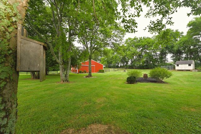 107 Greenfield Ln, Castalian Springs, TN 37031