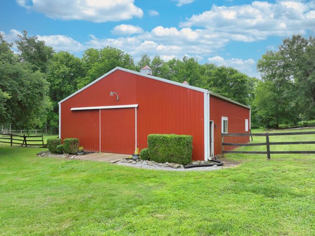 107 Greenfield Ln, Castalian Springs, TN 37031