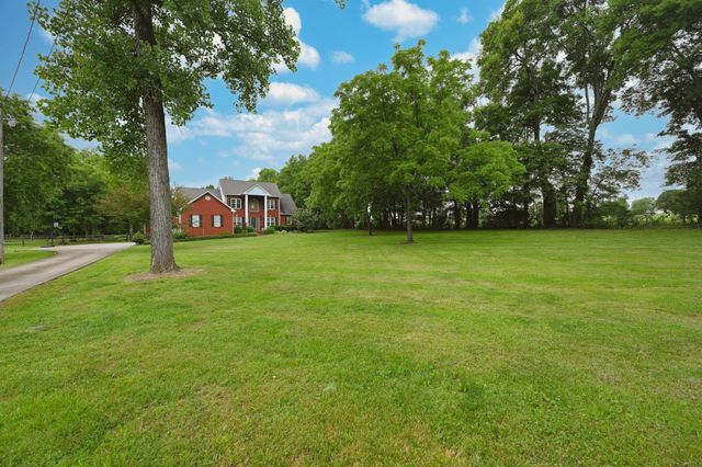 107 Greenfield Ln, Castalian Springs, TN 37031
