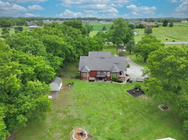 107 Greenfield Ln, Castalian Springs, TN 37031