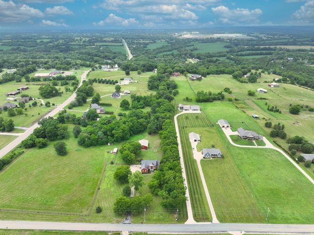 107 Greenfield Ln, Castalian Springs, TN 37031