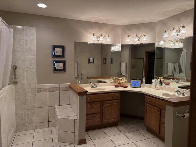 940 Spyglass HILL, Waterford, WI 53185