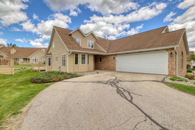 940 Spyglass HILL, Waterford, WI 53185