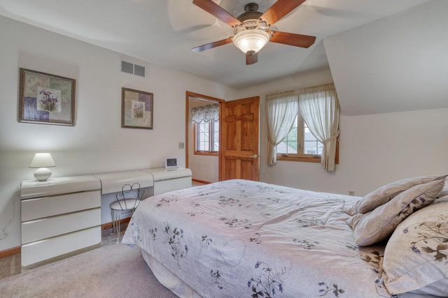 940 Spyglass HILL, Waterford, WI 53185