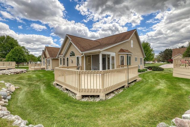 940 Spyglass HILL, Waterford, WI 53185