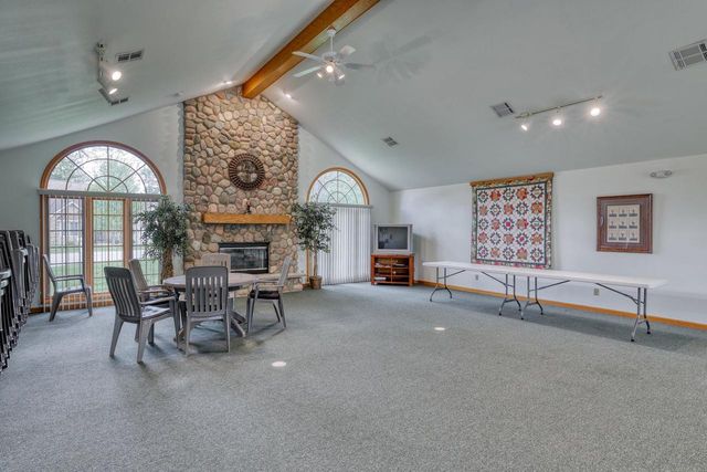 940 Spyglass HILL, Waterford, WI 53185